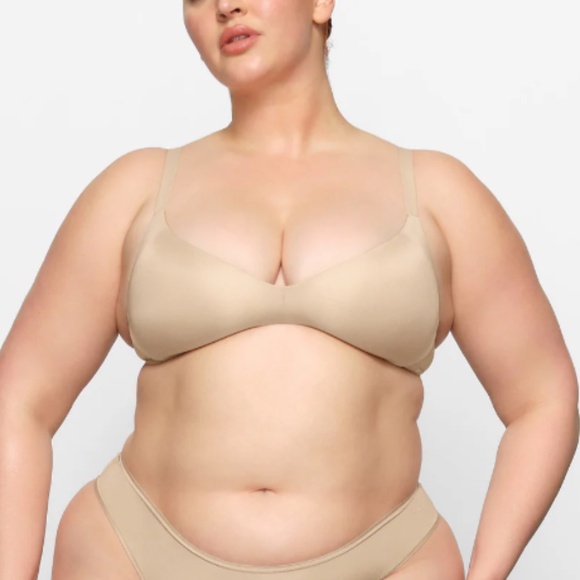 SKIMS Other - NWT SKIMS Wireless Form Push-Up Plunge Bra BR-WRL-1891S Sand Size 36B